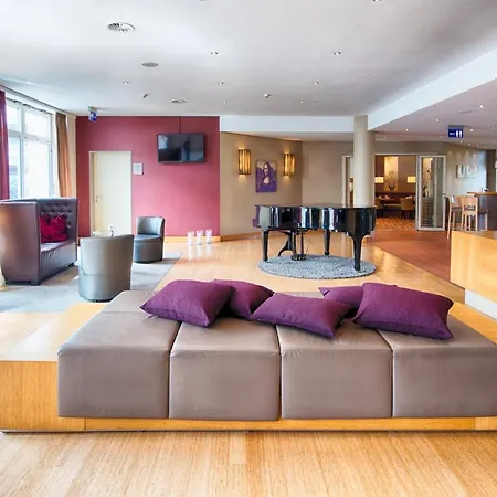 Leonardo Hotel Hamburg Airport-3